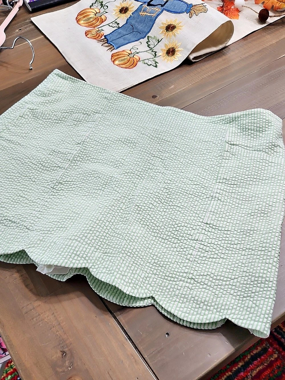 Lilly Pulitzer Seersucker Scalloped Mini Skort in Green & White Size 10